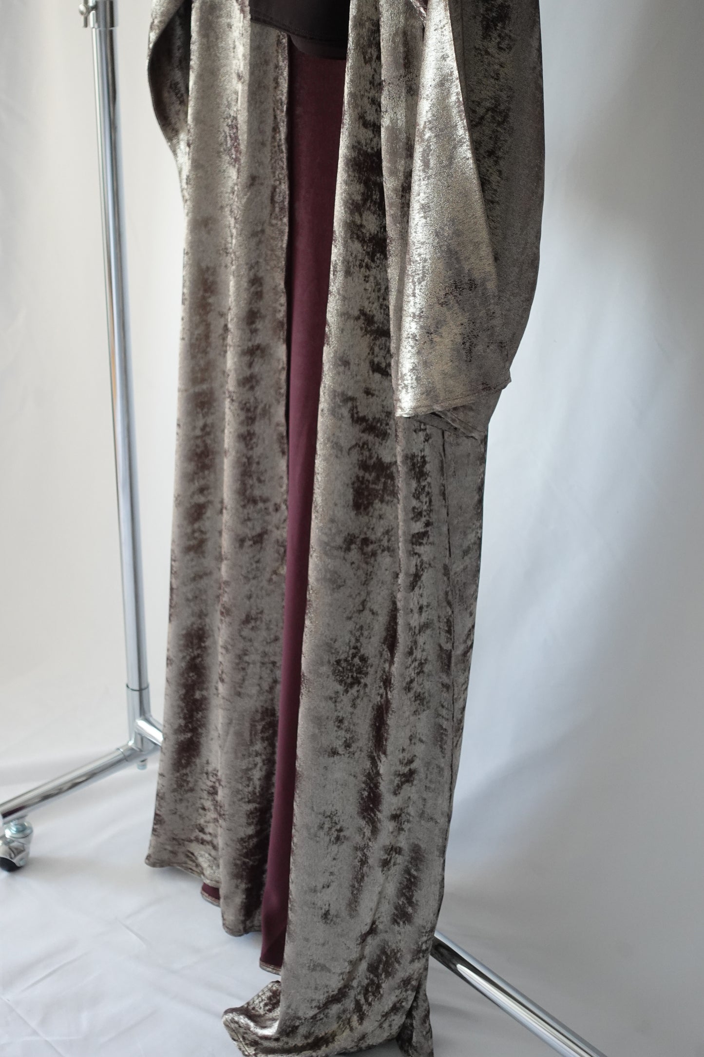 Metallic open Abaya with hijab - burgundy