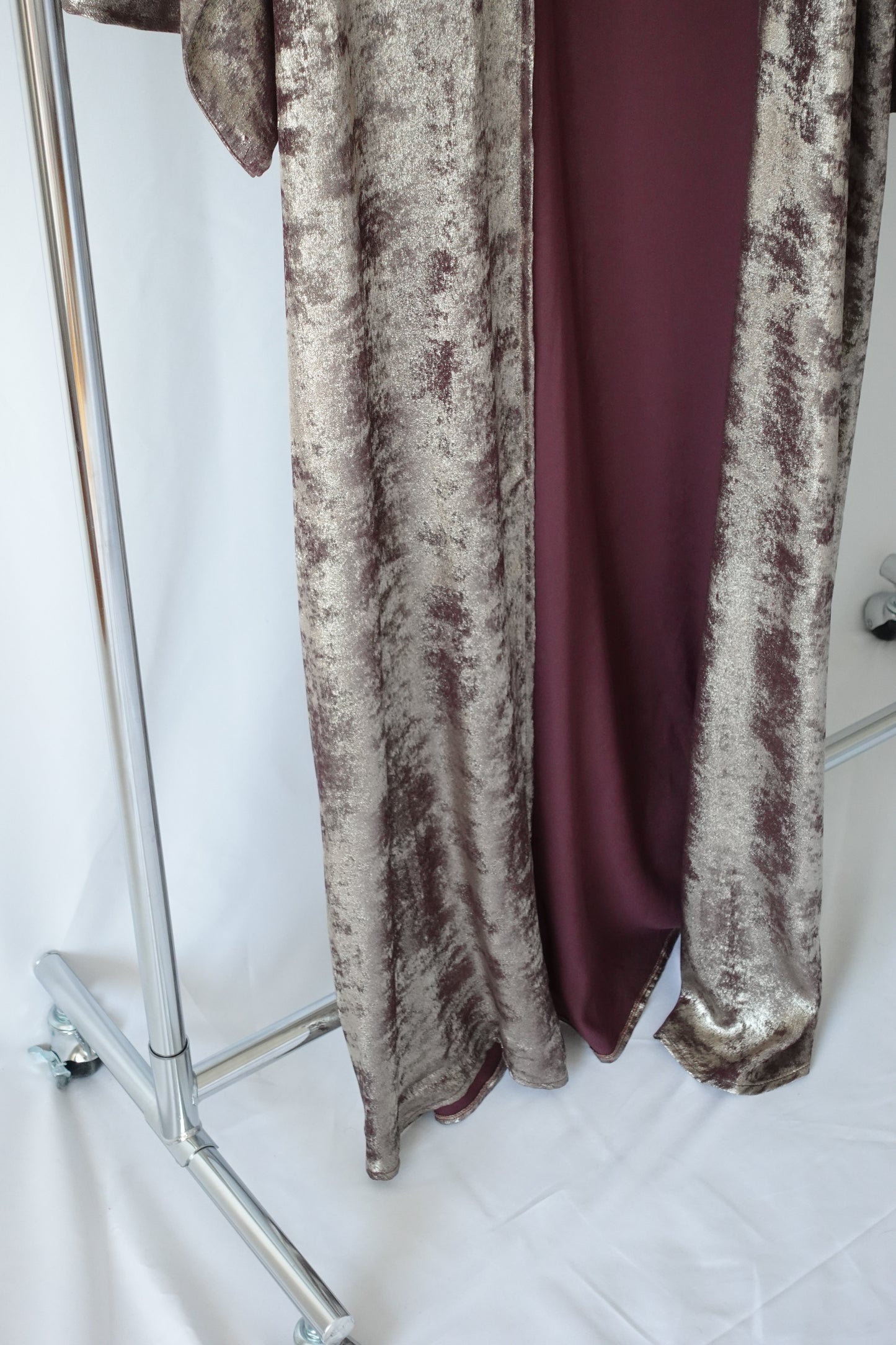 Metallic open Abaya with hijab - burgundy