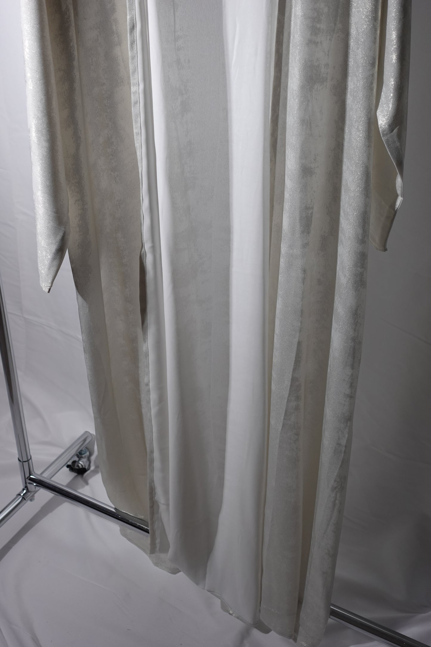 Metallic open Abaya - white